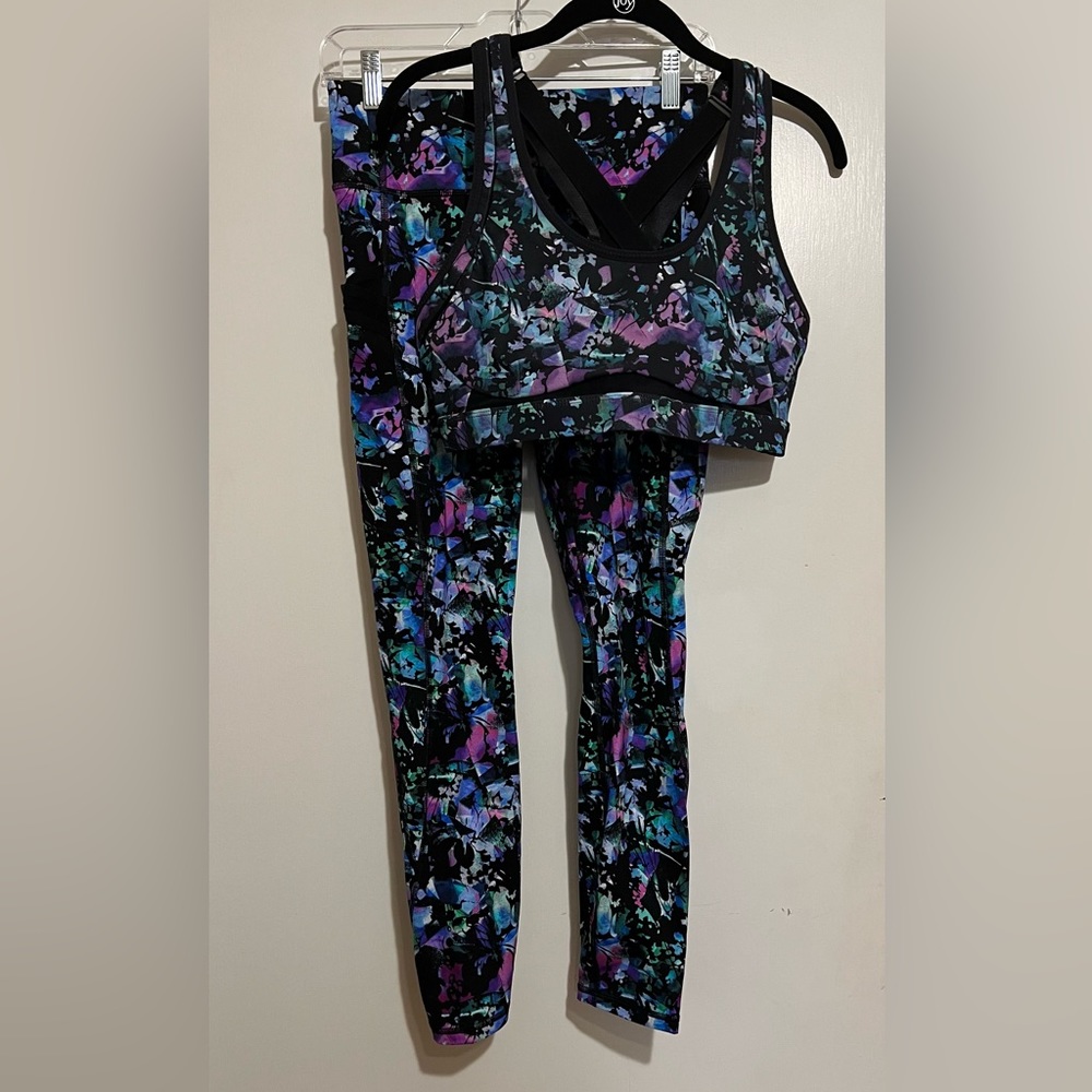 Fabletics 2 pc bralette (L) and leggings (M)